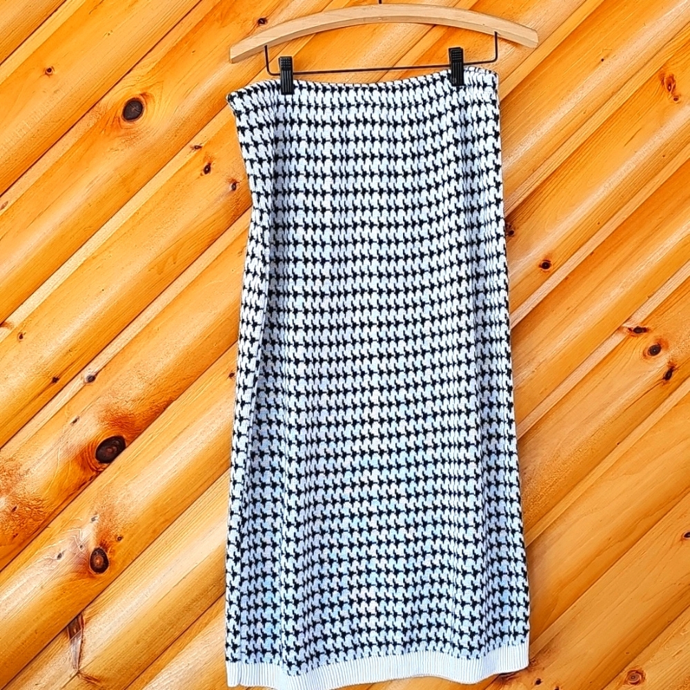 Antels Knit Houndstooth Skirt